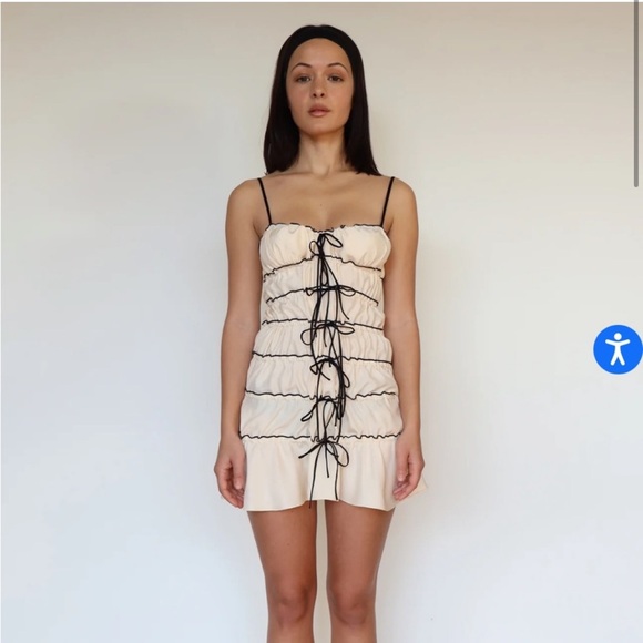 Mirror Palais  Ruffle Tunnel Mini Shell - Picture 2 of 6